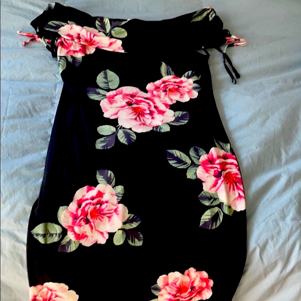 Off/On shoulder form fitting dress